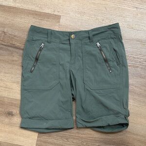 Athleta Trekkie Utility Cuffed Ripstop Hiking Sage Green Pockets Shorts Size 4